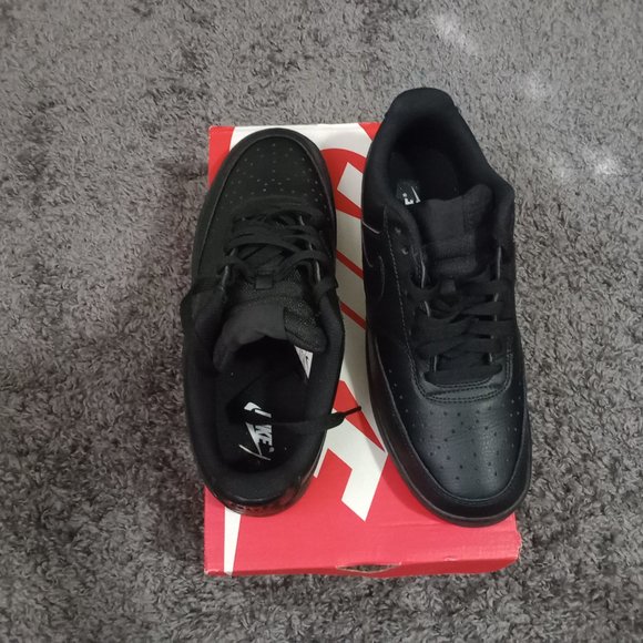 Black Air Force 1  size 8 - Picture 4 of 7